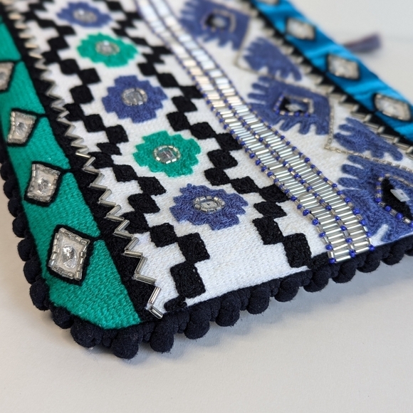 Steve Madden Arya Embroidery Bead 3 Way Clutch Mini Pom Wristlet Strap Chain - Picture 6 of 14